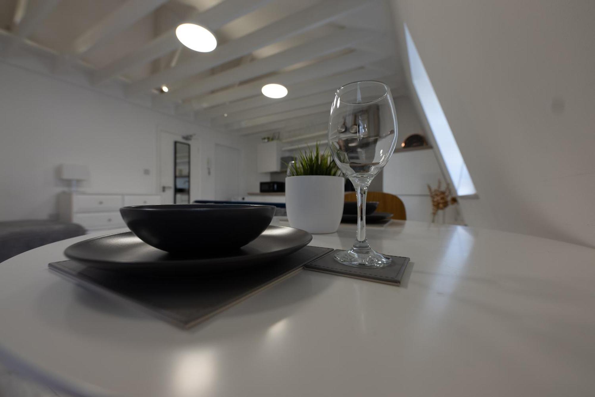 Modern One Bed Apartment *