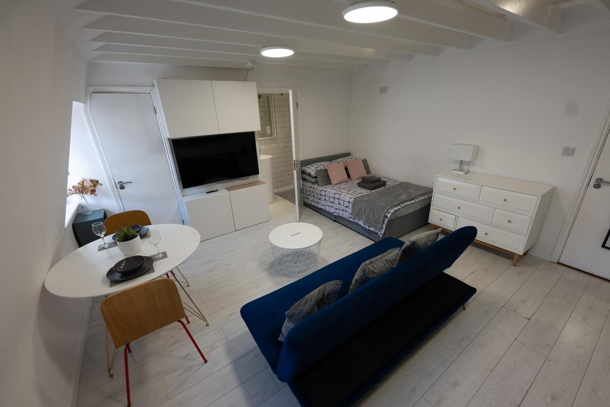 Modern One Bed Apartment *