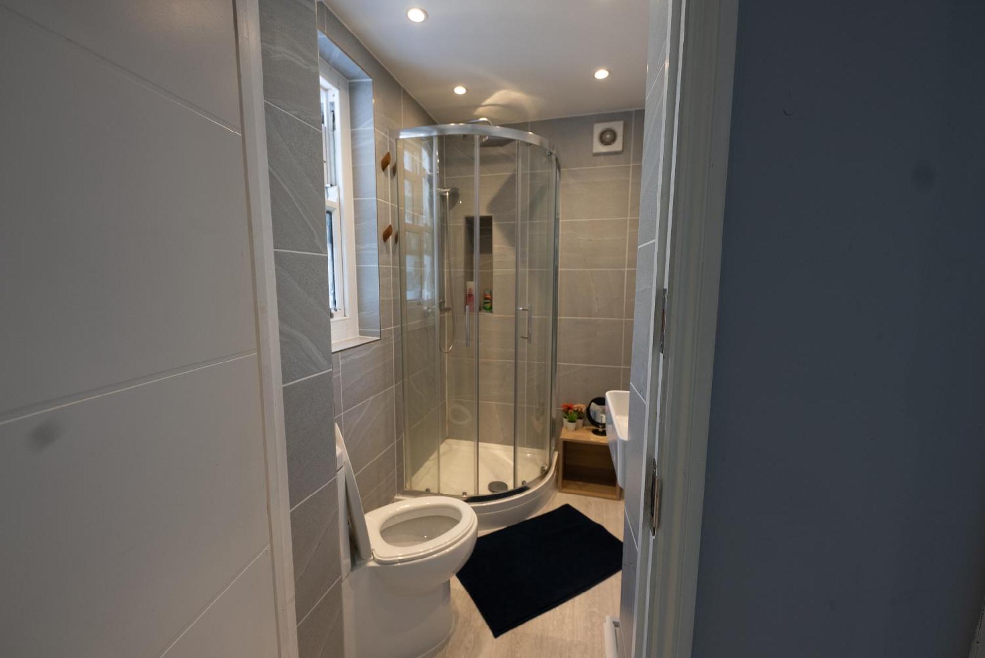Modern One Bed Apartment *